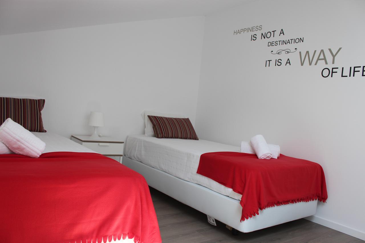 Uau Hostel Фигейра-да-Фош Экстерьер фото