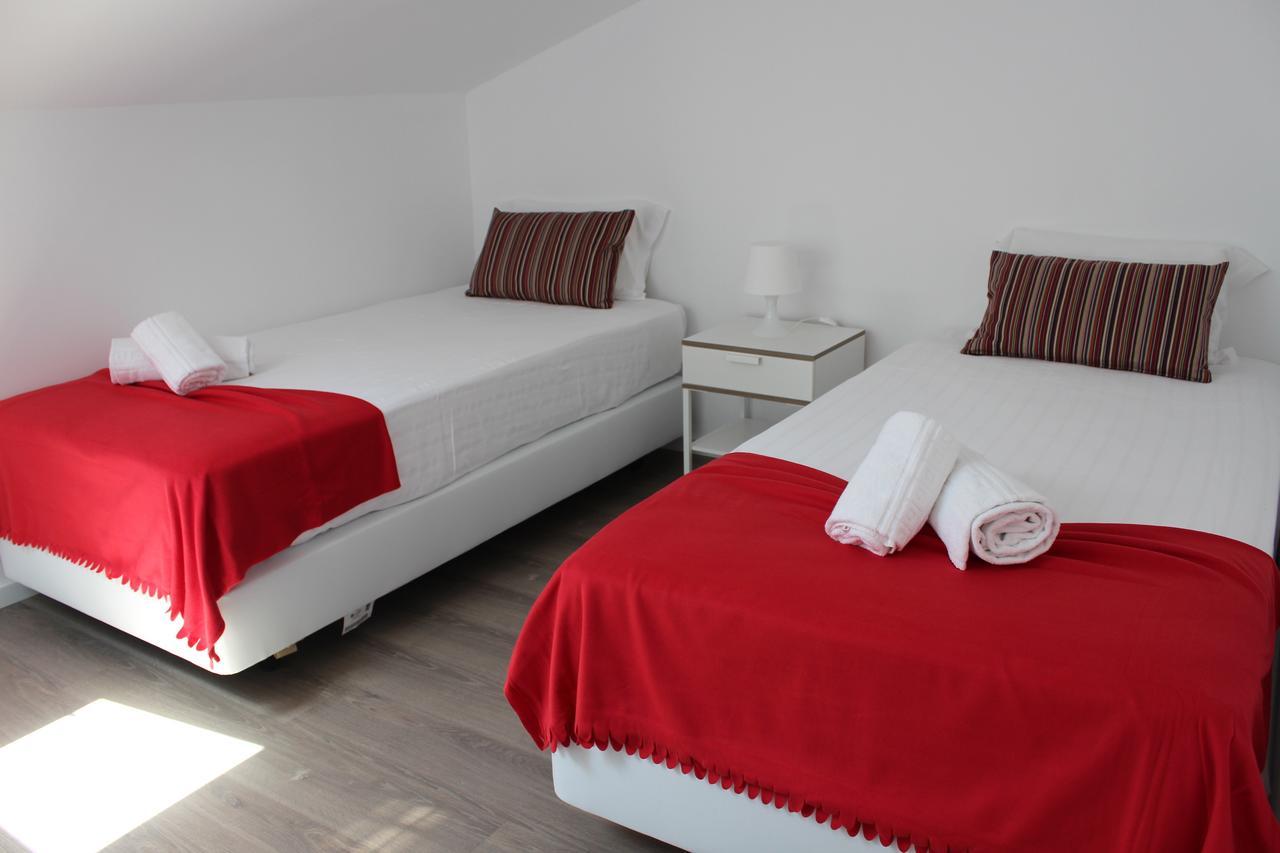 Uau Hostel Фигейра-да-Фош Экстерьер фото