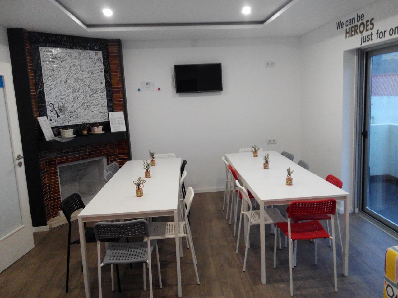 Uau Hostel Фигейра-да-Фош Экстерьер фото